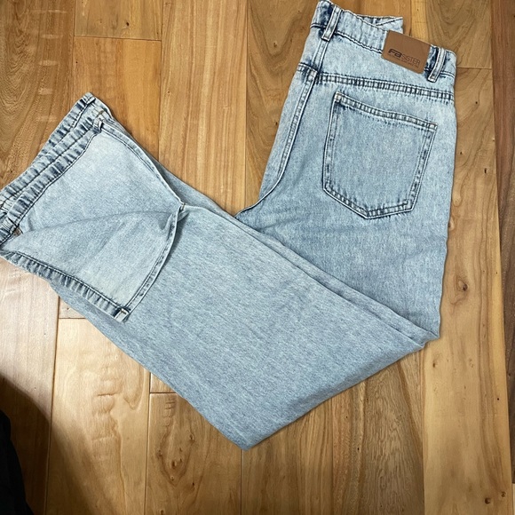 Flare jeans with ankle slit - Picture 2 of 2